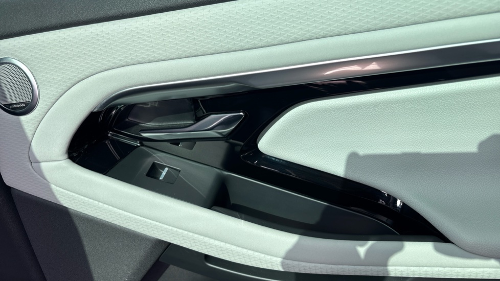 Land Rover Range Rover Evoque 1.5 P300e Evoque Edition 5dr Auto Hatchback - Image 26