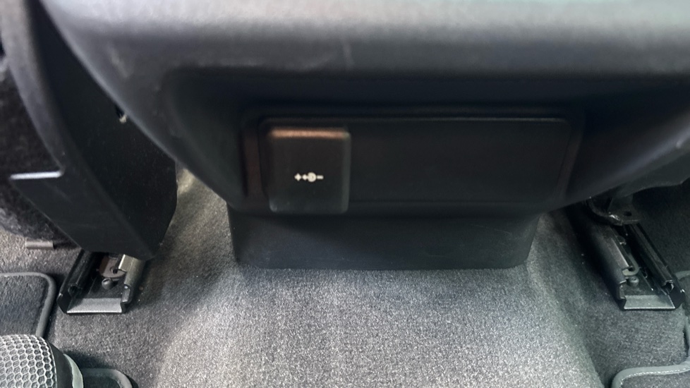 Land Rover Range Rover Evoque 1.5 P300e Evoque Edition 5dr Auto Hatchback - Image 27