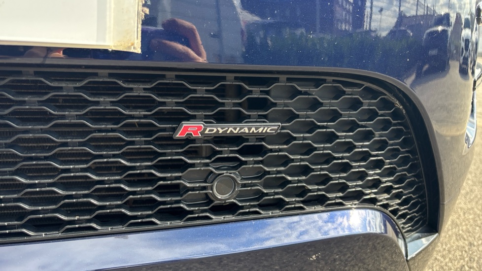 Land Rover Range Rover Evoque 1.5 P300e Evoque Edition 5dr Auto Hatchback - Image 32