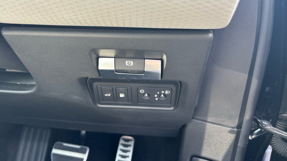 Land Rover Range Rover Evoque 1.5 P300e Evoque Edition 5dr Auto Hatchback - Image 36