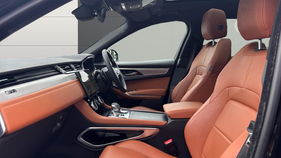 Jaguar F-Pace 2.0 D200 R-Dynamic SE Black 5dr Auto AWD Diesel Estate - Image 3
