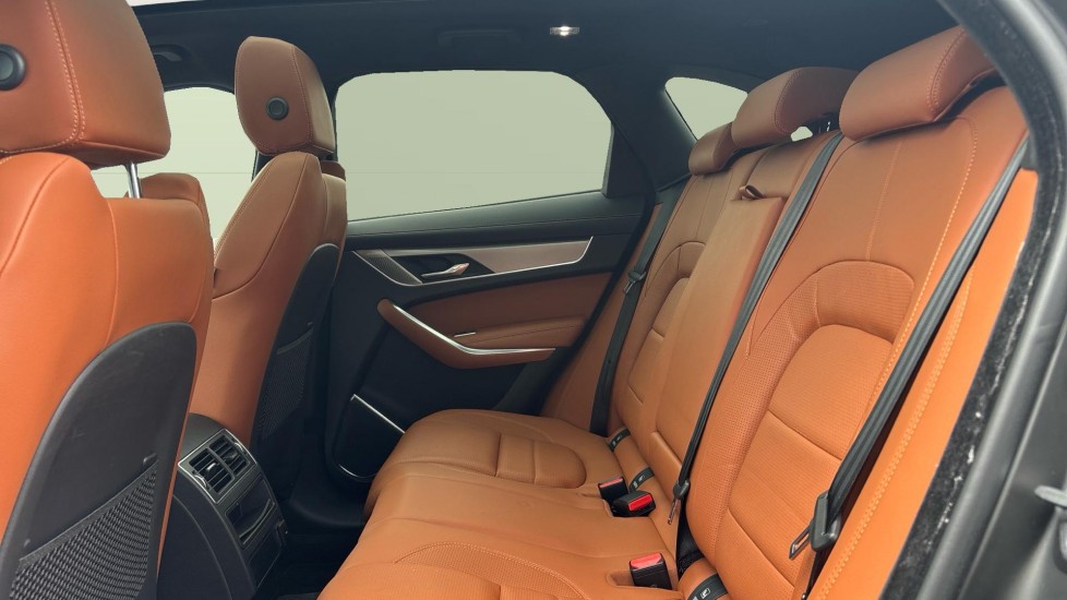 Jaguar F-Pace 2.0 D200 R-Dynamic SE Black 5dr Auto AWD Diesel Estate - Image 4