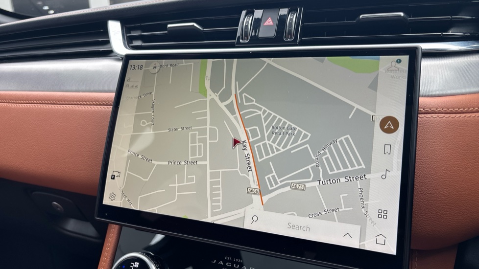 Jaguar F-Pace 2.0 D200 R-Dynamic SE Black 5dr Auto AWD Diesel Estate - Image 11