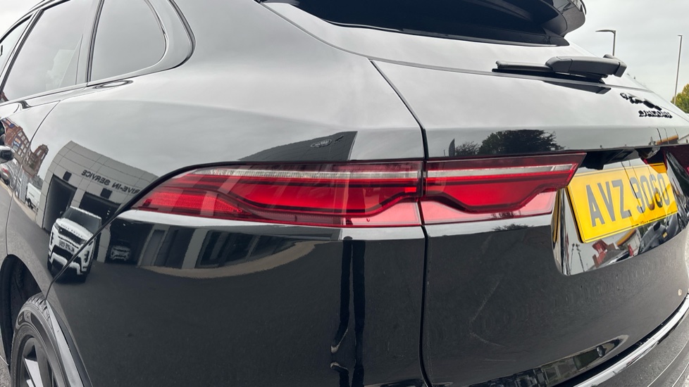 Jaguar F-Pace 2.0 D200 R-Dynamic SE Black 5dr Auto AWD Diesel Estate - Image 19