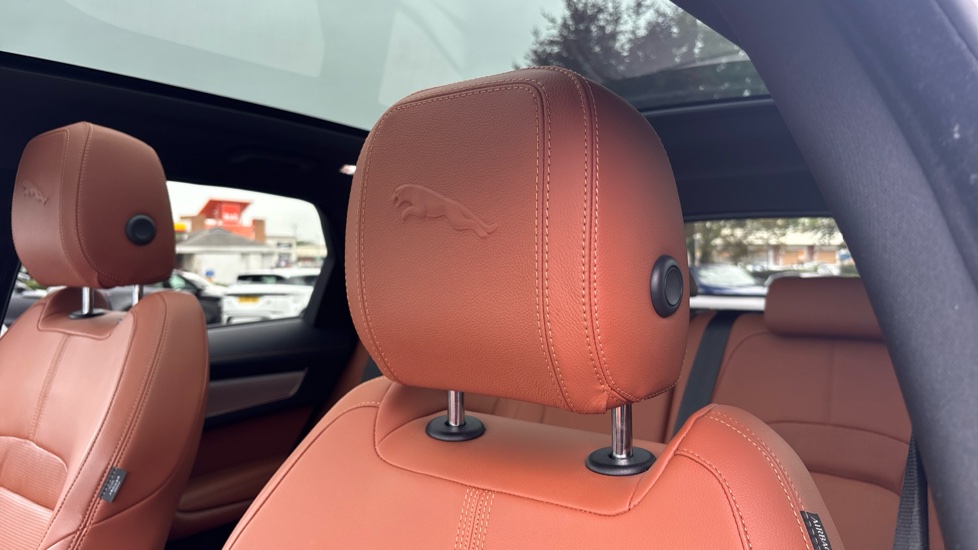 Jaguar F-Pace 2.0 D200 R-Dynamic SE Black 5dr Auto AWD Diesel Estate - Image 40