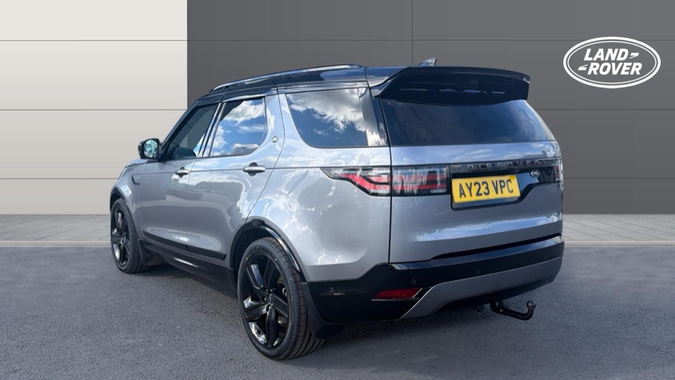 Land Rover Discovery 3.0 D300 R-Dynamic SE 5dr Auto Diesel Station Wagon - Image 2