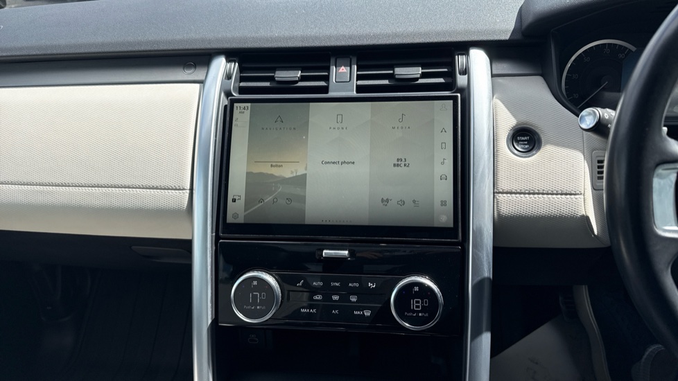 Land Rover Discovery 3.0 D300 R-Dynamic SE 5dr Auto Diesel Station Wagon - Image 14