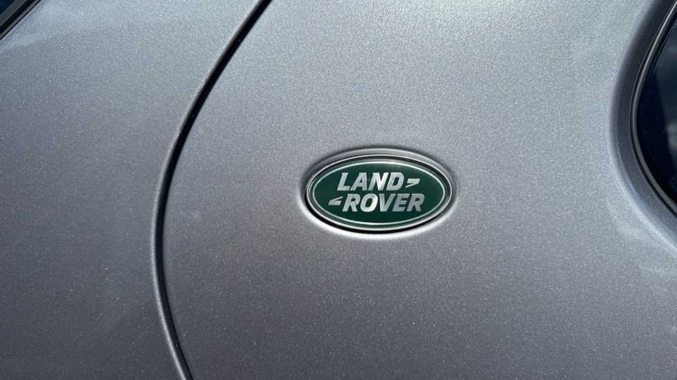 Land Rover Discovery 3.0 D300 R-Dynamic SE 5dr Auto Diesel Station Wagon - Image 23