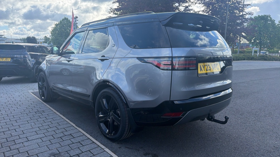 Land Rover Discovery 3.0 D300 R-Dynamic SE 5dr Auto Diesel Station Wagon - Image 30