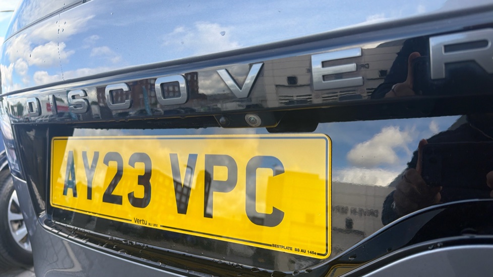 Land Rover Discovery 3.0 D300 R-Dynamic SE 5dr Auto Diesel Station Wagon - Image 34