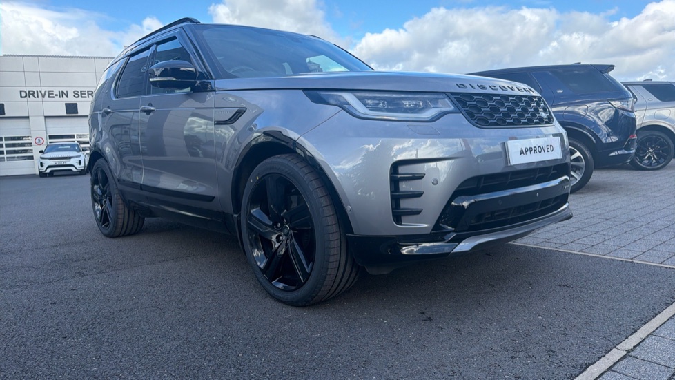 Land Rover Discovery 3.0 D300 R-Dynamic SE 5dr Auto Diesel Station Wagon - Image 43