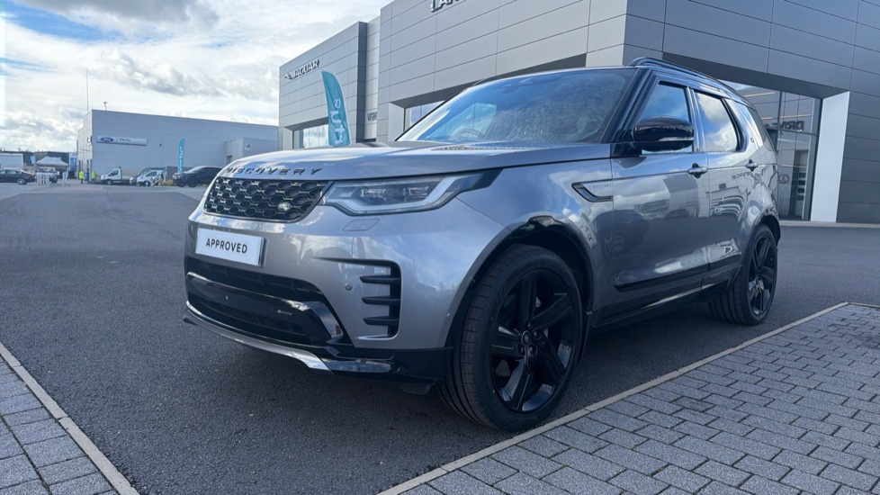 Land Rover Discovery 3.0 D300 R-Dynamic SE 5dr Auto Diesel Station Wagon - Image 45