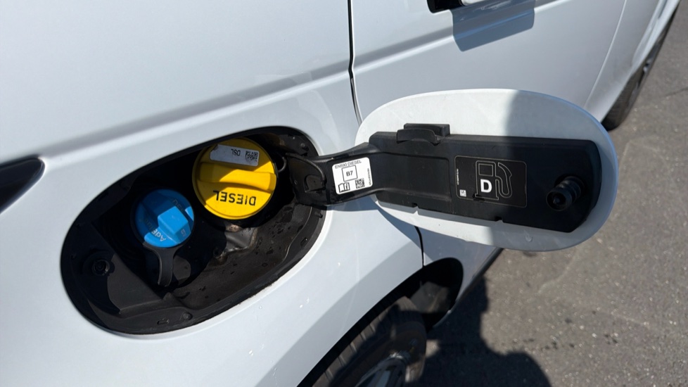 Land Rover Range Rover Evoque 2.0 D180 First Edition 5dr Auto Diesel Hatchback - Image 35