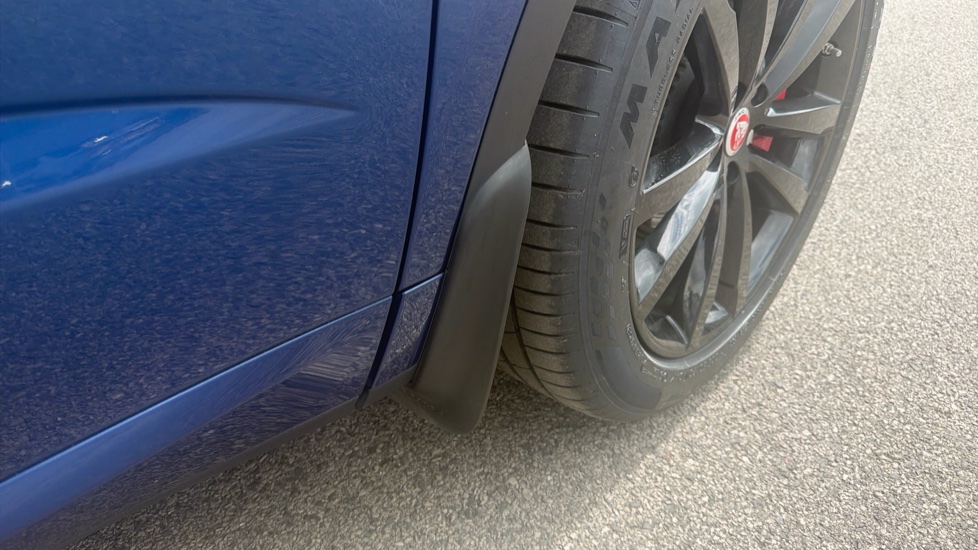 Jaguar E-Pace 2.0 D200 R-Dynamic HSE 5dr Auto Diesel Estate - Image 21