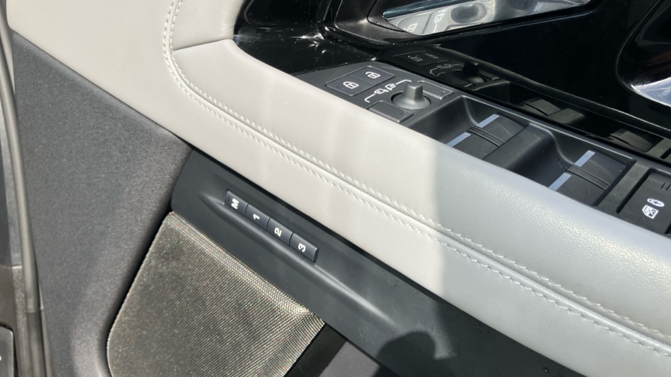 Land Rover Range Rover Evoque 1.5 P300e Autobiography 5dr Auto Hatchback - Image 24