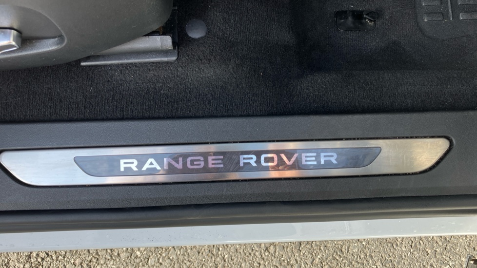 Land Rover Range Rover Evoque 1.5 P300e Autobiography 5dr Auto Hatchback - Image 25