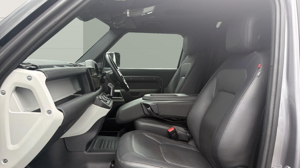 Land Rover Defender 90 Diesel 3.0 D300 Hard Top X-Dynamic HSE Auto [3 Seat] - Image 3