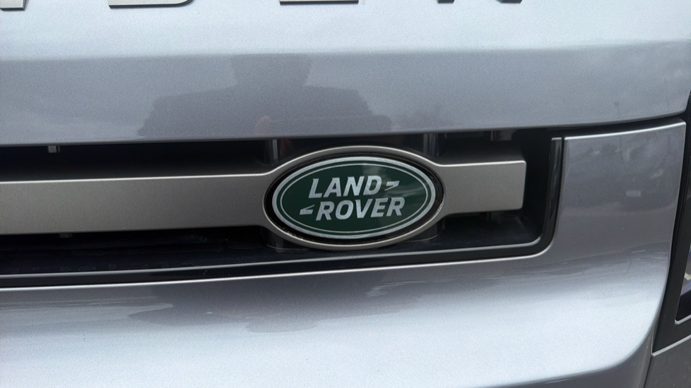 Land Rover Defender 90 Diesel 3.0 D300 Hard Top X-Dynamic HSE Auto [3 Seat] - Image 24