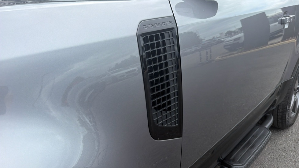 Land Rover Defender 90 Diesel 3.0 D300 Hard Top X-Dynamic HSE Auto [3 Seat] - Image 26
