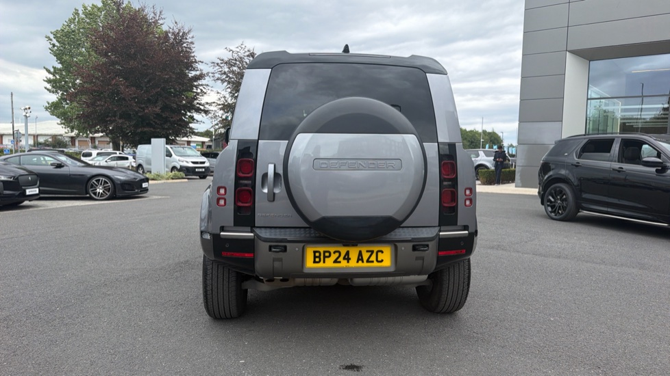 Land Rover Defender 90 Diesel 3.0 D300 Hard Top X-Dynamic HSE Auto [3 Seat] - Image 33