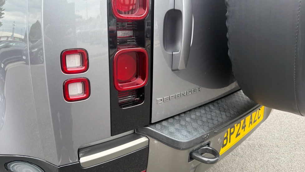 Land Rover Defender 90 Diesel 3.0 D300 Hard Top X-Dynamic HSE Auto [3 Seat] - Image 34
