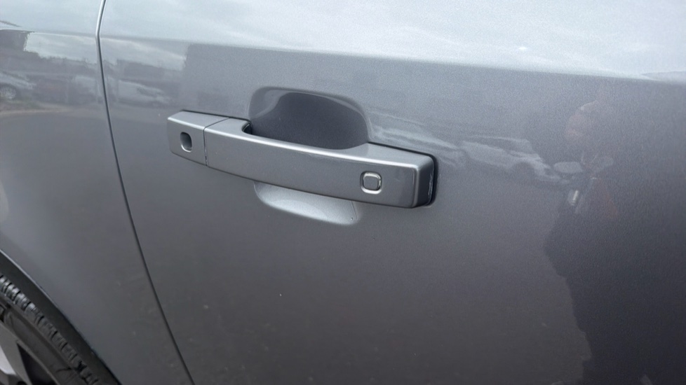 Land Rover Defender 90 Diesel 3.0 D300 Hard Top X-Dynamic HSE Auto [3 Seat] - Image 43