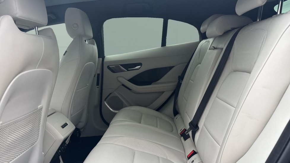 Jaguar I-Pace 294kW EV400 HSE Black 90kWh 5dr Auto 11kW Charger Electric Estate - Image 4