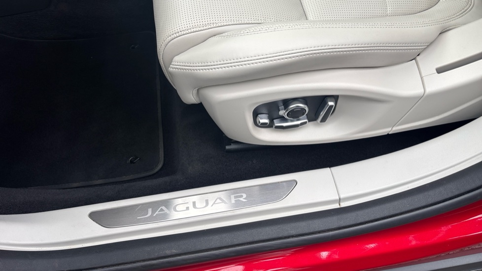 Jaguar I-Pace 294kW EV400 HSE Black 90kWh 5dr Auto 11kW Charger Electric Estate - Image 41