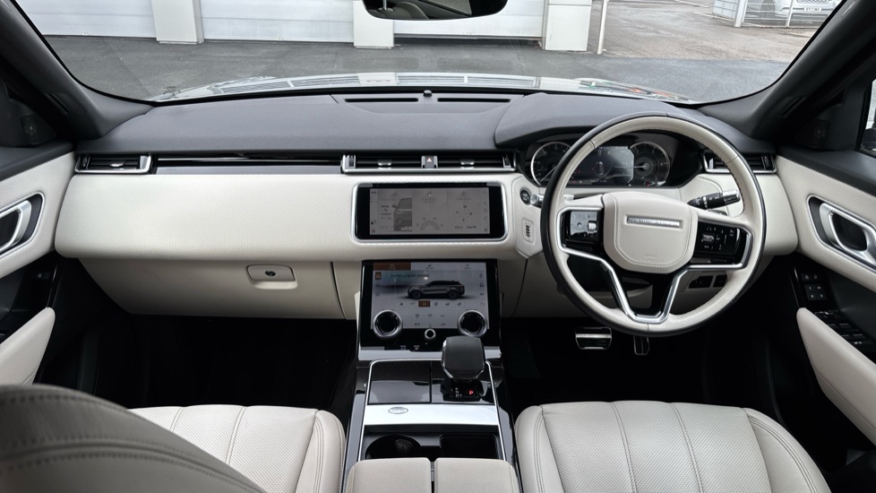 Land Rover Range Rover Velar 2.0 D200 R-Dynamic SE 5dr Auto Diesel Estate - Image 9