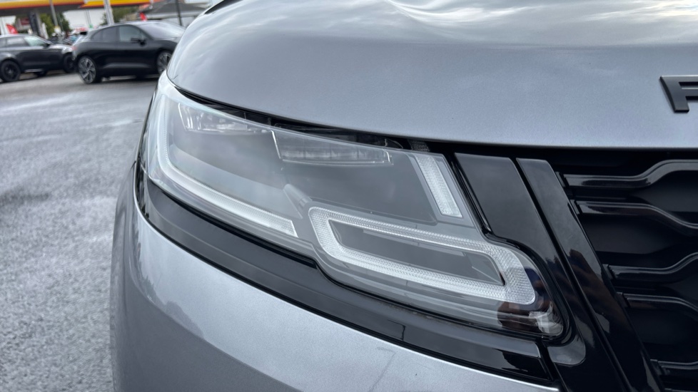 Land Rover Range Rover Velar 2.0 D200 R-Dynamic SE 5dr Auto Diesel Estate - Image 17