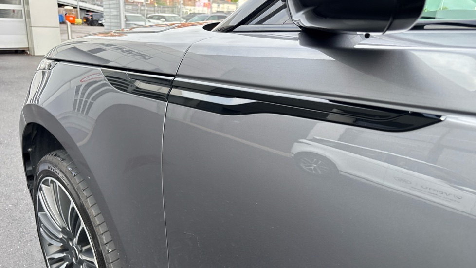 Land Rover Range Rover Velar 2.0 D200 R-Dynamic SE 5dr Auto Diesel Estate - Image 20