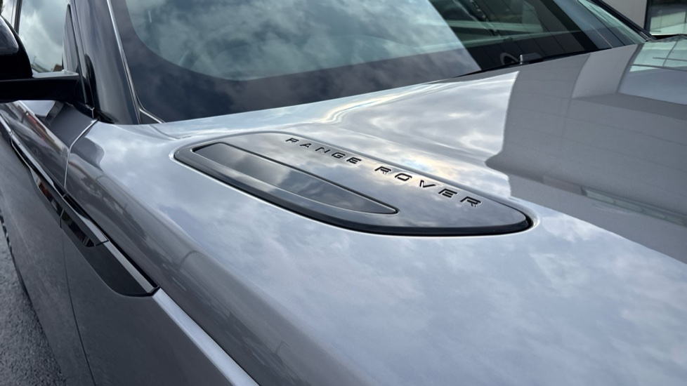 Land Rover Range Rover Velar 2.0 D200 R-Dynamic SE 5dr Auto Diesel Estate - Image 22