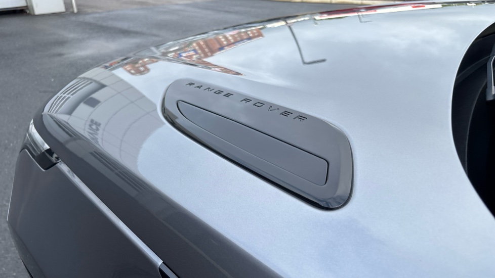 Land Rover Range Rover Velar 2.0 D200 R-Dynamic SE 5dr Auto Diesel Estate - Image 23