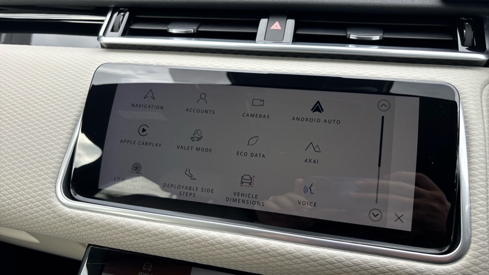 Land Rover Range Rover Velar 2.0 D200 R-Dynamic SE 5dr Auto Diesel Estate - Image 38