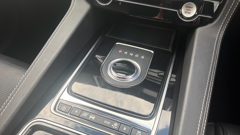 Jaguar F-Pace 2.0d R-Sport 5dr Auto AWD Diesel Estate - Image 13