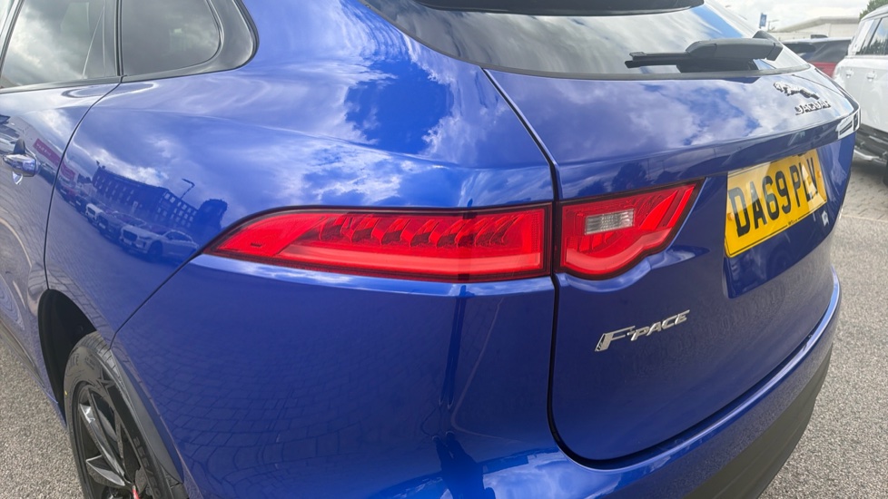 Jaguar F-Pace 2.0d R-Sport 5dr Auto AWD Diesel Estate - Image 19