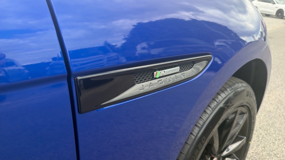 Jaguar F-Pace 2.0d R-Sport 5dr Auto AWD Diesel Estate - Image 20