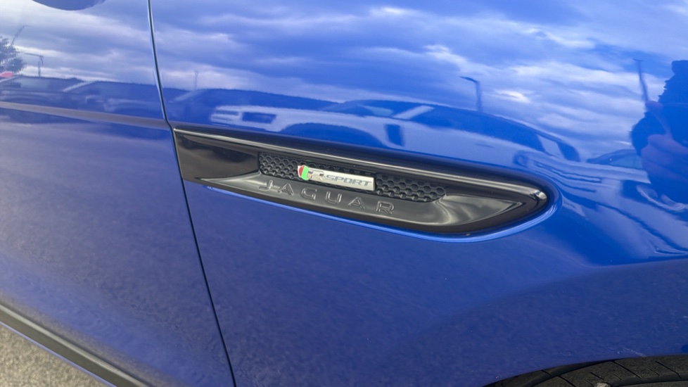 Jaguar F-Pace 2.0d R-Sport 5dr Auto AWD Diesel Estate - Image 21