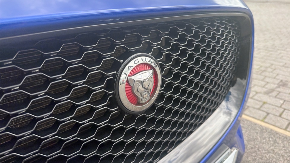 Jaguar F-Pace 2.0d R-Sport 5dr Auto AWD Diesel Estate - Image 22