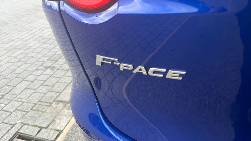 Jaguar F-Pace 2.0d R-Sport 5dr Auto AWD Diesel Estate - Image 26