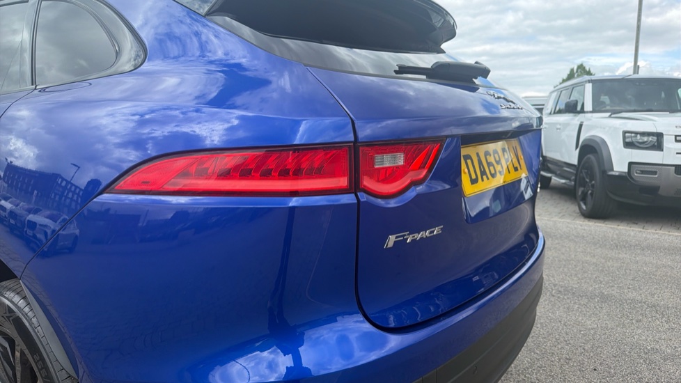 Jaguar F-Pace 2.0d R-Sport 5dr Auto AWD Diesel Estate - Image 31