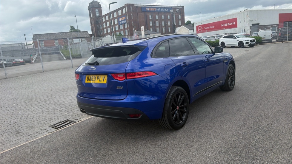 Jaguar F-Pace 2.0d R-Sport 5dr Auto AWD Diesel Estate - Image 33