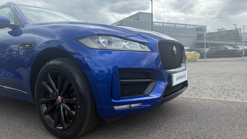 Jaguar F-Pace 2.0d R-Sport 5dr Auto AWD Diesel Estate - Image 35