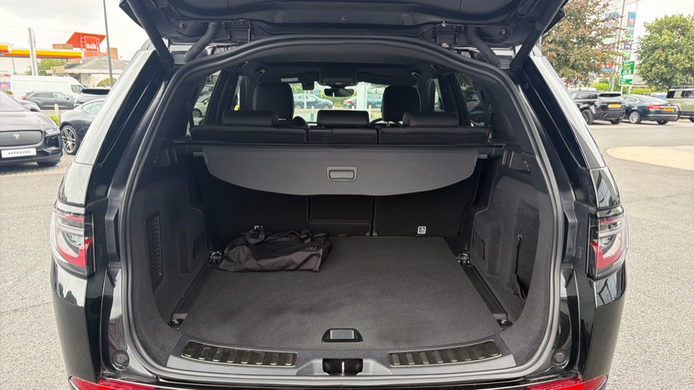 Land Rover Discovery Sport 1.5 P300e R-Dynamic SE 5dr Auto [5 Seat] Station Wagon - Image 10