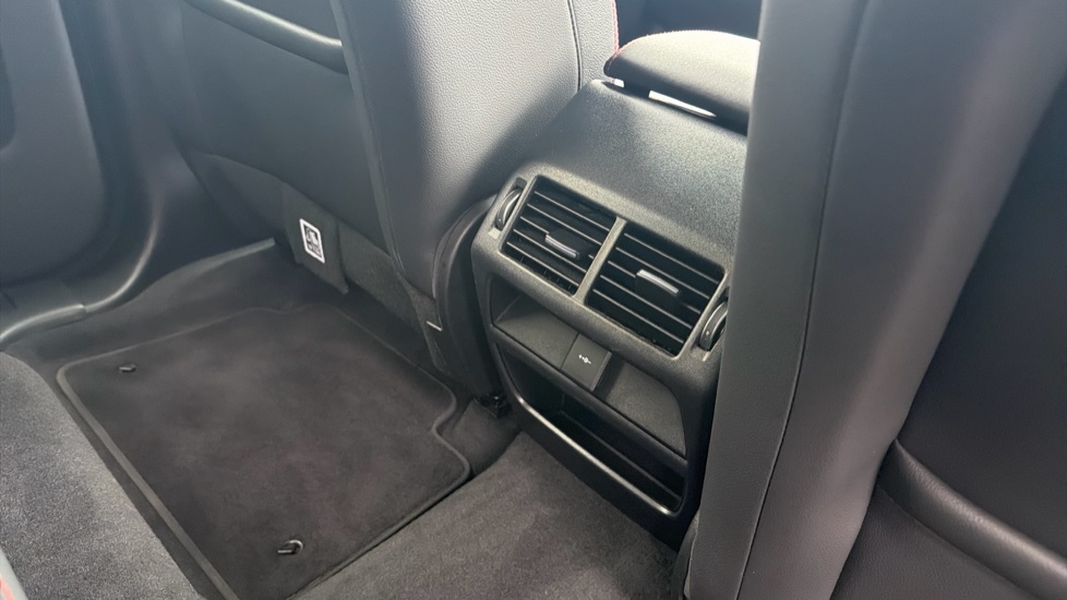Land Rover Discovery Sport 1.5 P300e R-Dynamic SE 5dr Auto [5 Seat] Station Wagon - Image 18