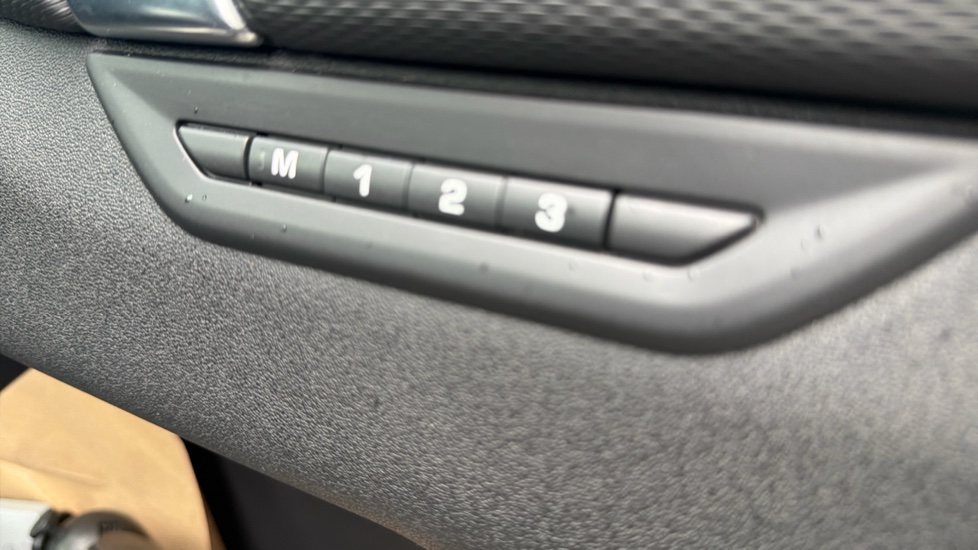 Land Rover Discovery Sport 1.5 P300e R-Dynamic SE 5dr Auto [5 Seat] Station Wagon - Image 22
