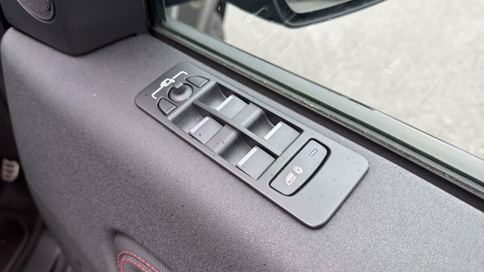 Land Rover Discovery Sport 1.5 P300e R-Dynamic SE 5dr Auto [5 Seat] Station Wagon - Image 23