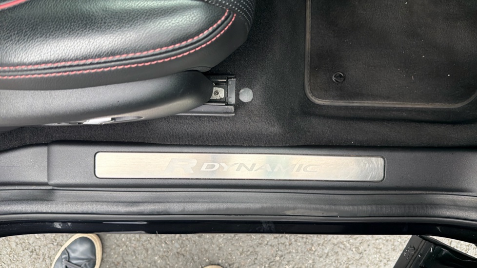 Land Rover Discovery Sport 1.5 P300e R-Dynamic SE 5dr Auto [5 Seat] Station Wagon - Image 25