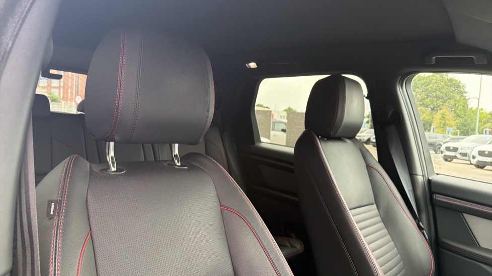Land Rover Discovery Sport 1.5 P300e R-Dynamic SE 5dr Auto [5 Seat] Station Wagon - Image 26