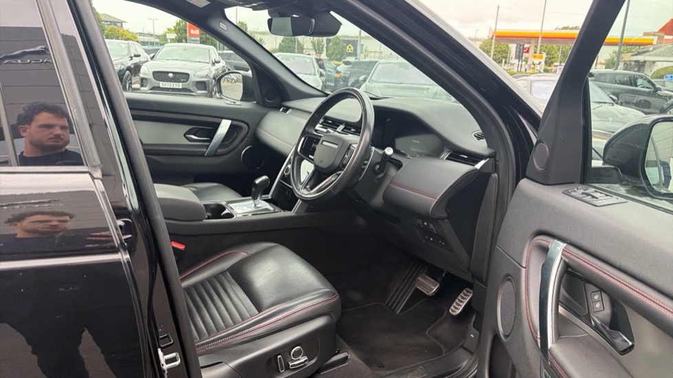 Land Rover Discovery Sport 1.5 P300e R-Dynamic SE 5dr Auto [5 Seat] Station Wagon - Image 28